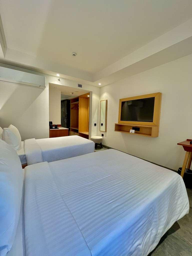 Best Western Maharani Bagh New Delhi Room photo