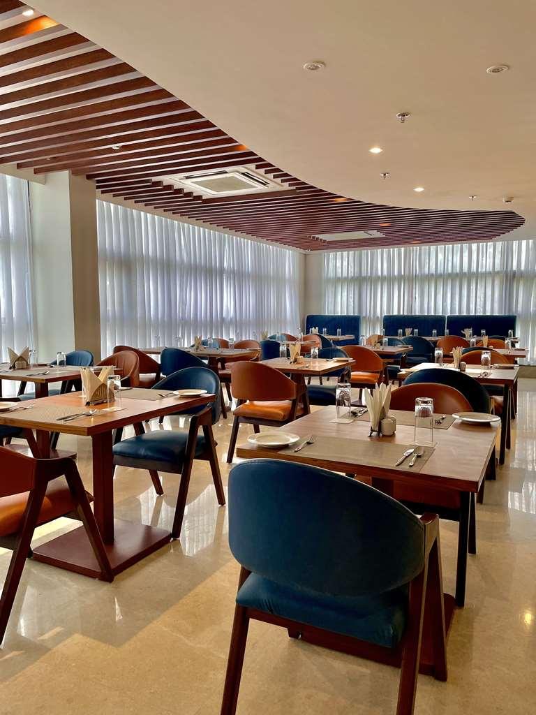 Best Western Maharani Bagh New Delhi Restaurant photo