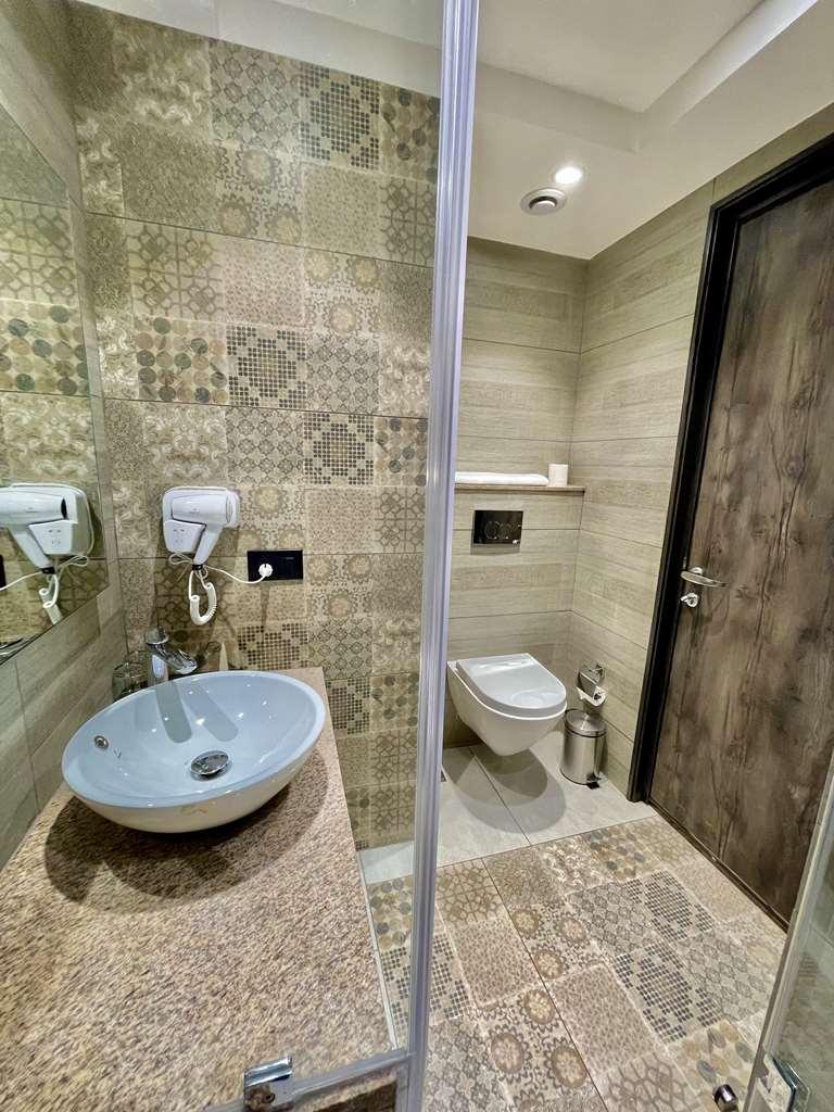 Best Western Maharani Bagh New Delhi Room photo