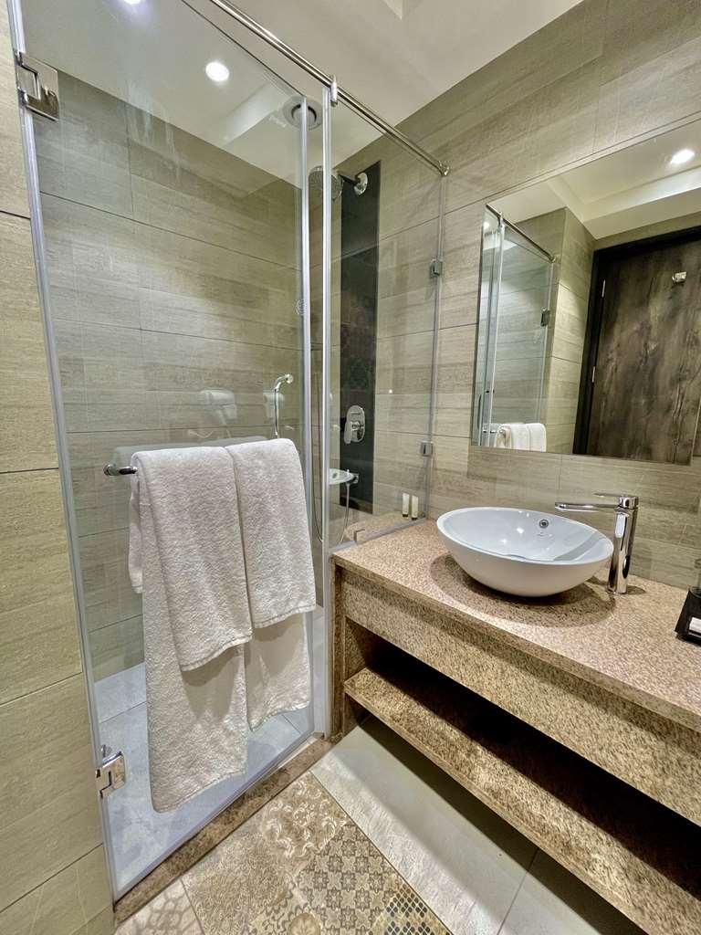 Best Western Maharani Bagh New Delhi Room photo